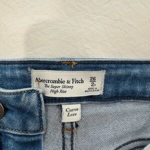 Abercrombie & Fitch- The Super Skinny High Rise Jean - Curve Love 26/2 curvelove